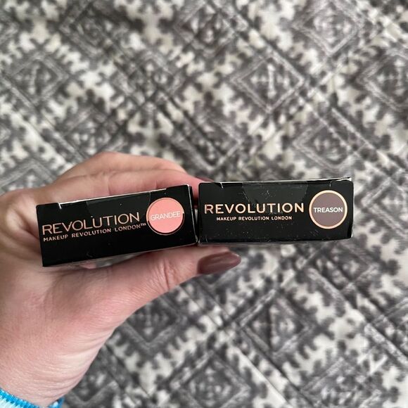Revolution Retro Luxe Matte Lip Kit Set of 2 - Picture 2 of 3